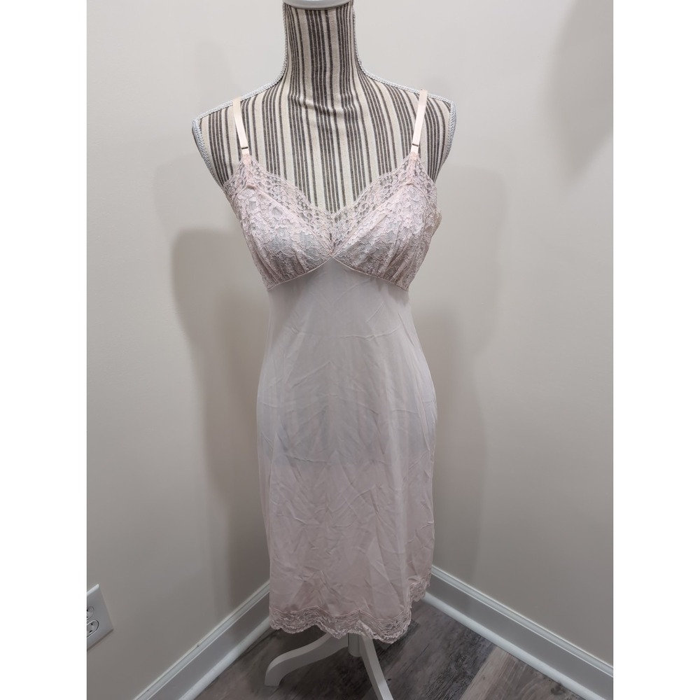 Vtg Vassarette  Nylon Pale Pink Full Slip Size 32 Lace Trim USA Made Coquette